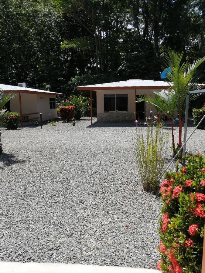 Puerto Vargas Lodge Cahuita Exterior foto
