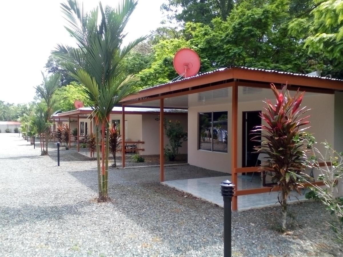 Puerto Vargas Lodge Cahuita Exterior foto
